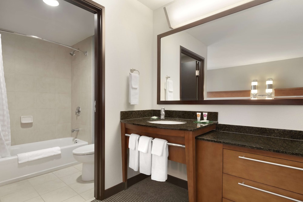 Standard Room, 2 Queen Beds - Photo 6
