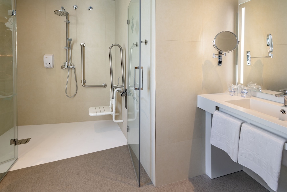 Standard Double or Twin Room, Balcony - Photo 8