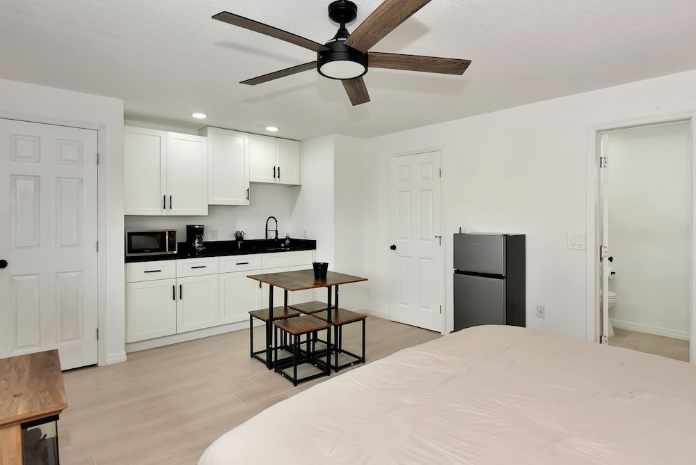 Studio Suite Queen bed Kitchen Walk in Shower 1, Billede 33