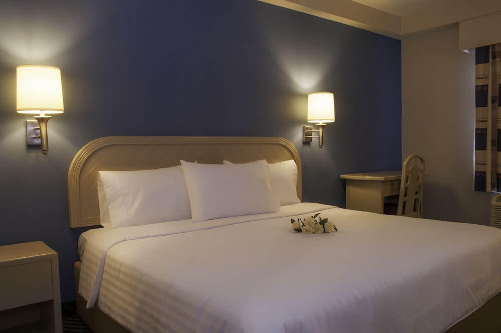 Standard Room, 1 King Bed photo 1