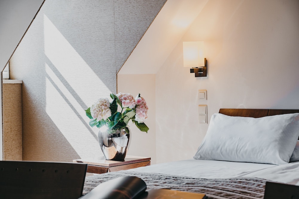 Classic Room, 1 King Bed - Photo 5