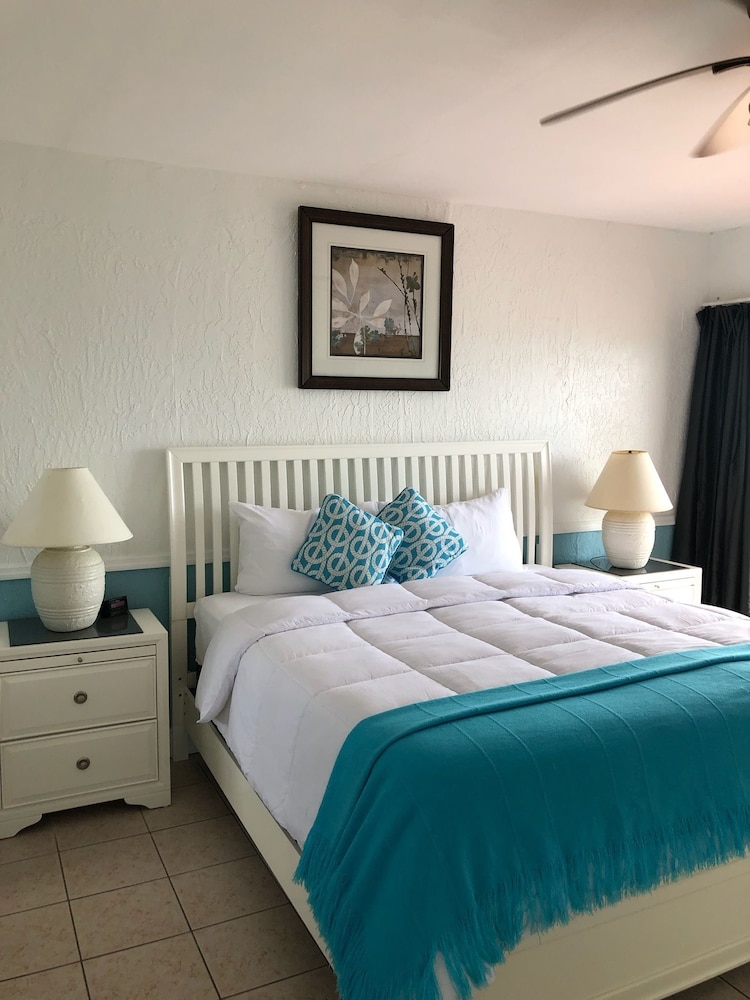 Suite, 1 King Bed, Non Smoking photo 1