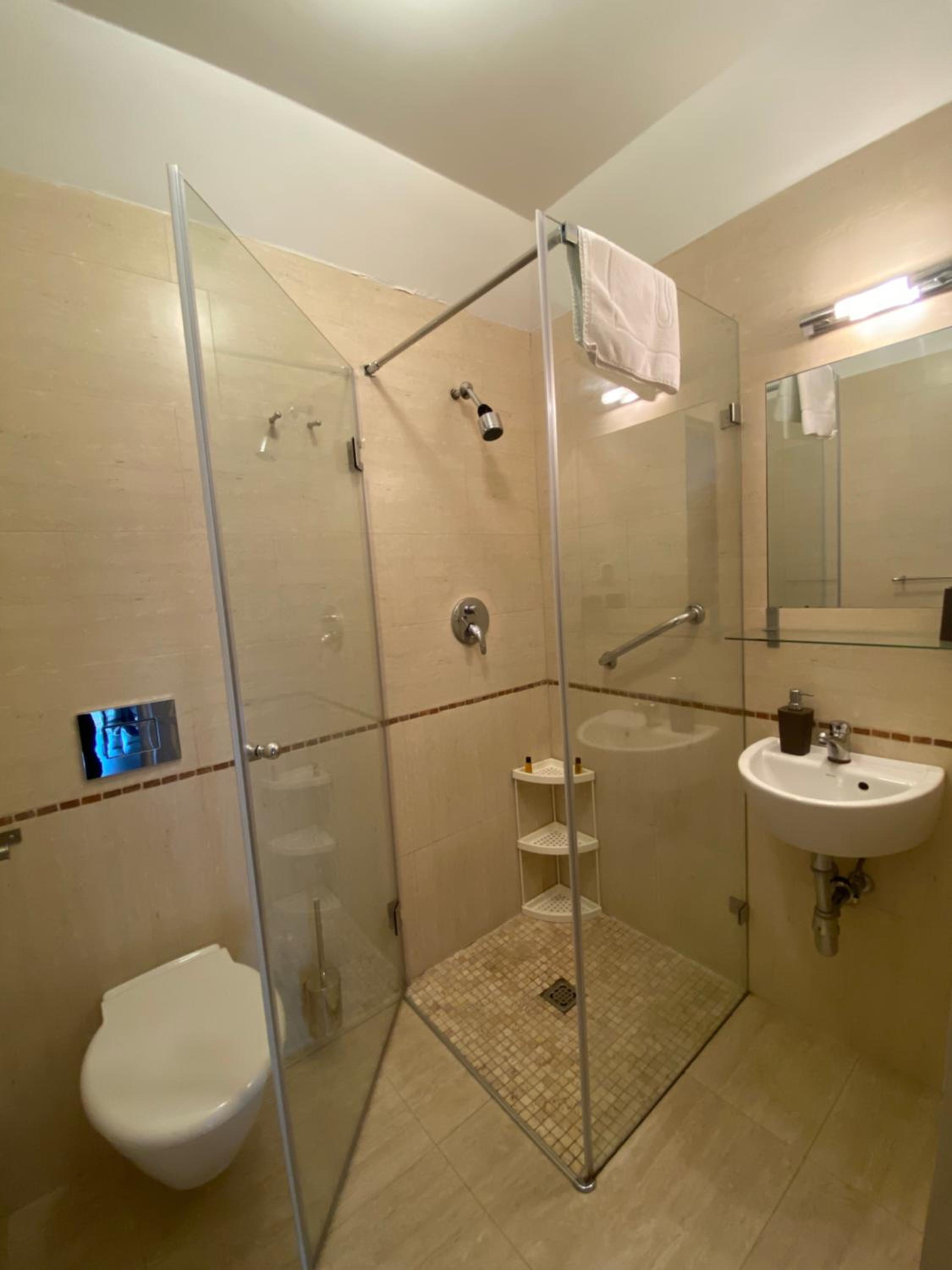 Twin Room with Balcony - Photo 2