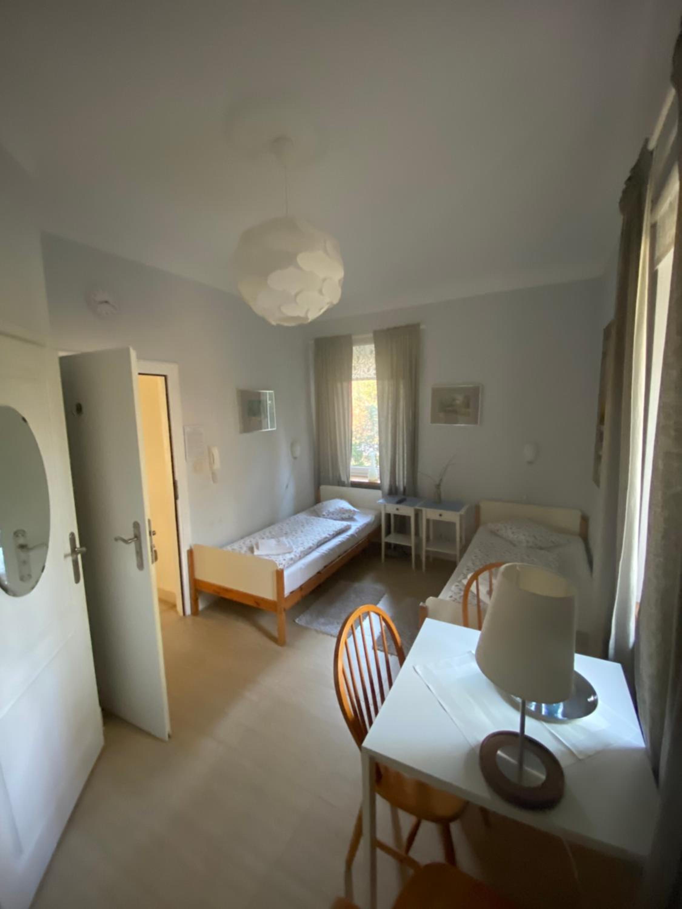 Twin Room with Balcony - Photo 4