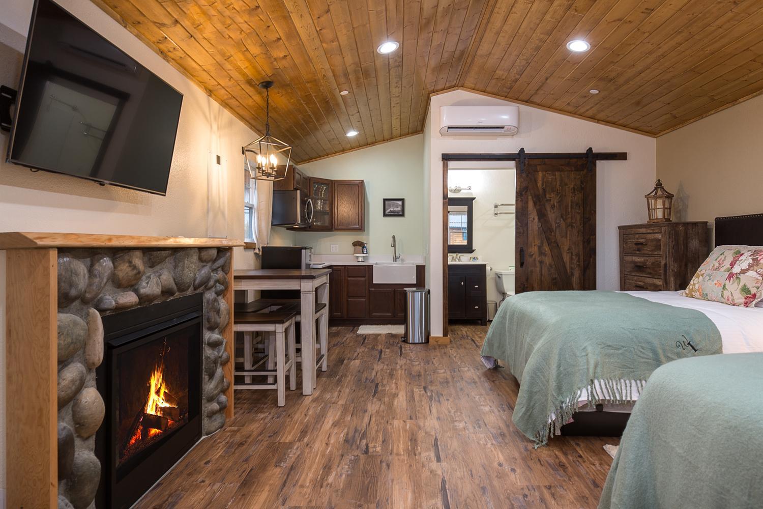 Cabin with Porches photo 3