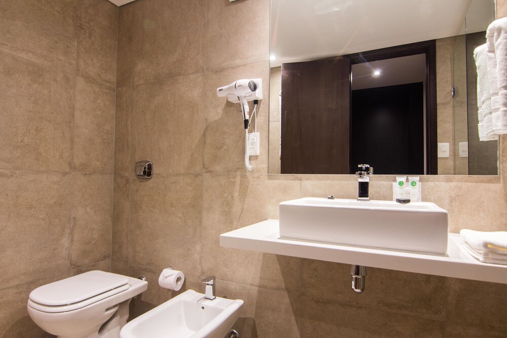 Classic Triple Room, City View photo 3