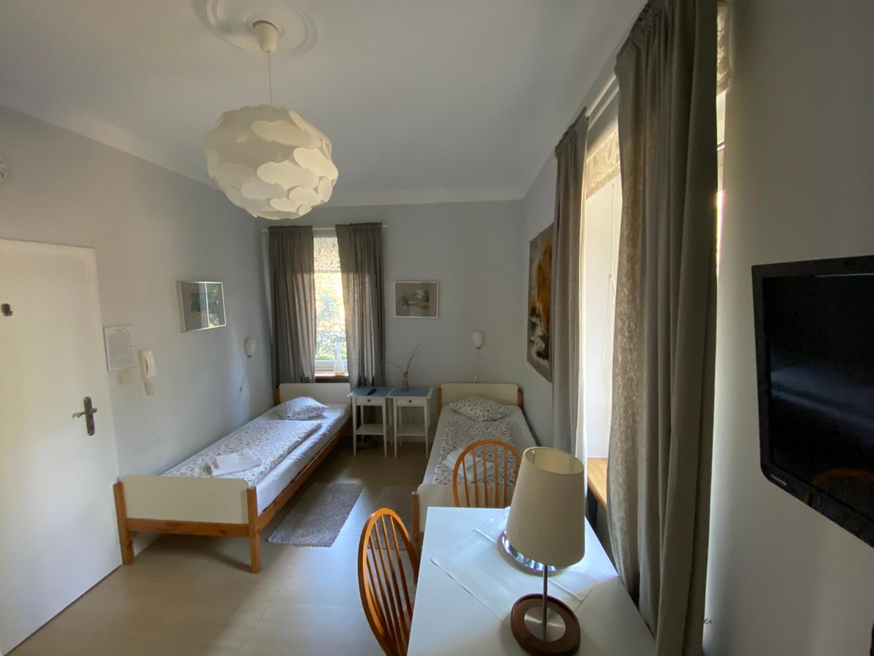 Twin Room with Balcony - Photo 3