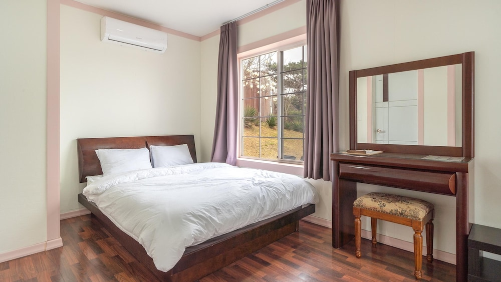 Basic Room, 1 Bedroom (Freesia)