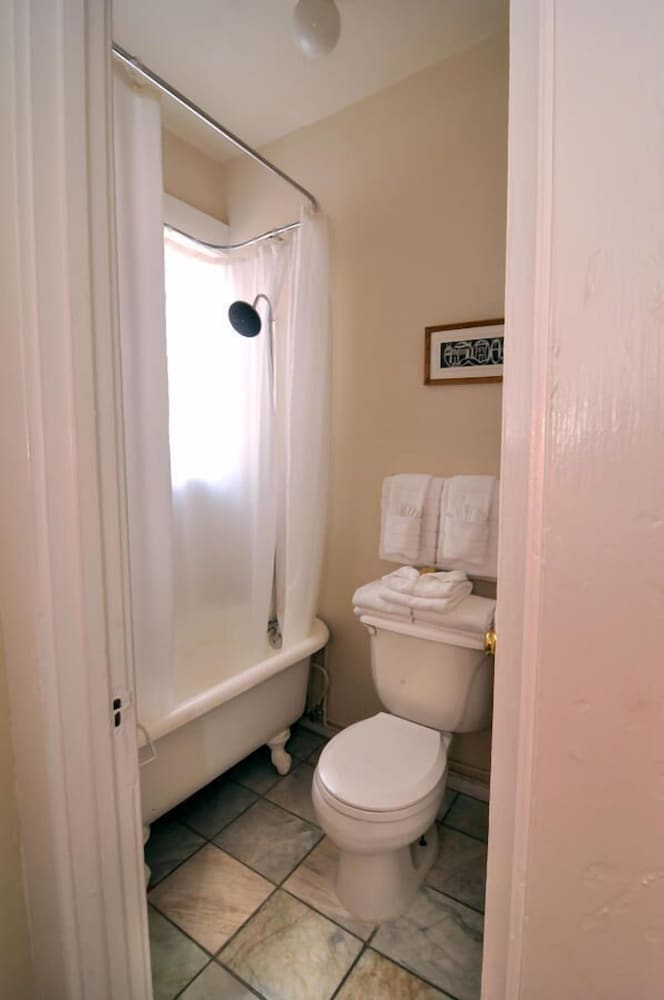 Standard Quadruple Room, Ensuite (Standard) - Photo 8