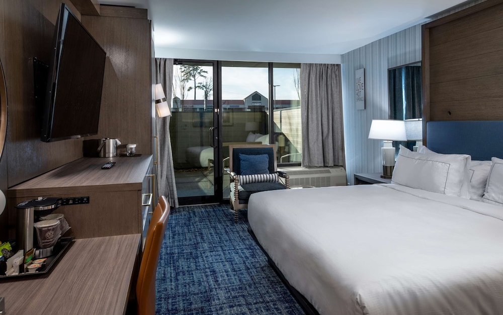 Room, 1 King Bed, Patio (Ground floor with Patio) at DoubleTree by Hilton Hot Springs in Hot Springs