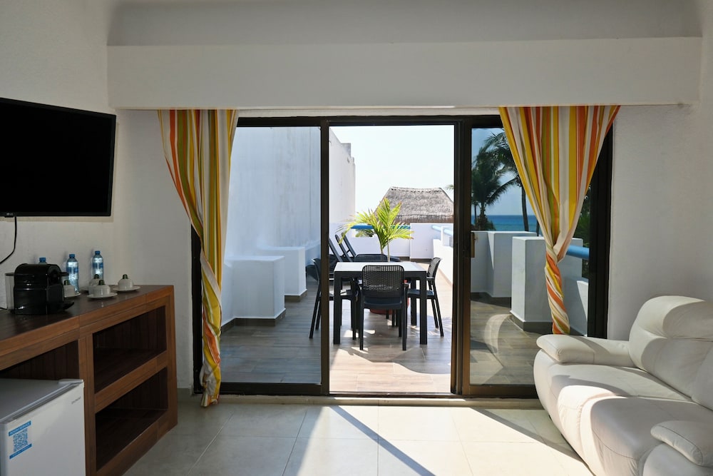 Family Room - Photo 9