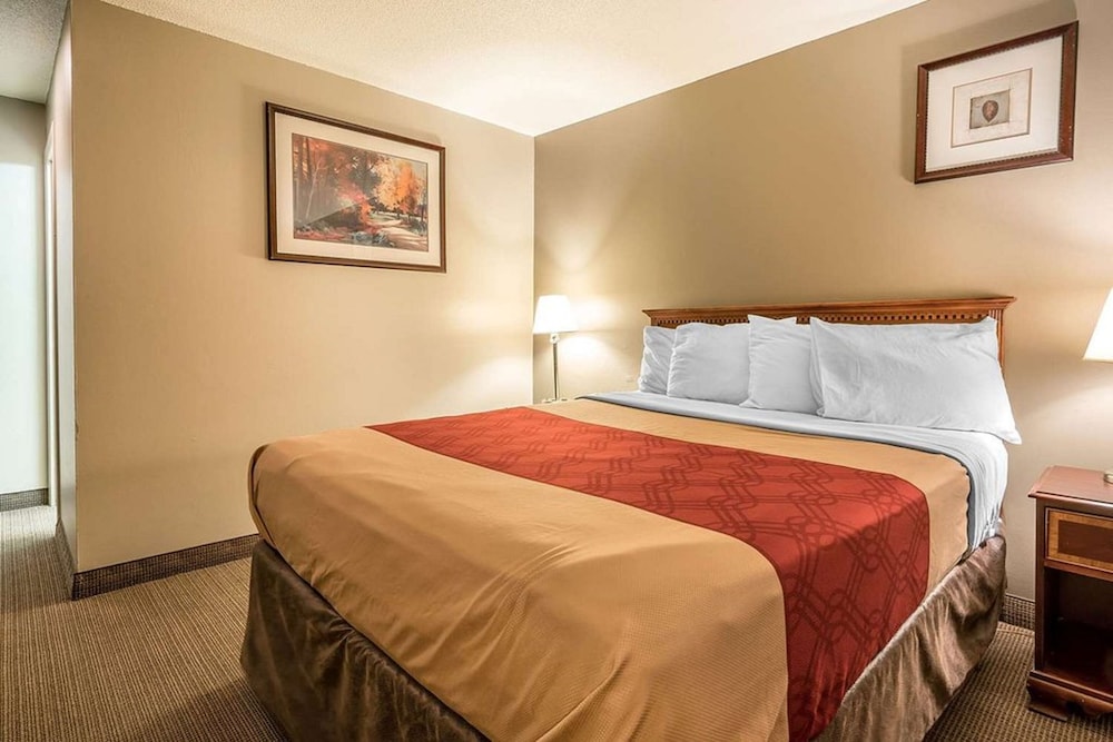 Standard Room, 1 Queen Bed, Non Smoking - Photo 2