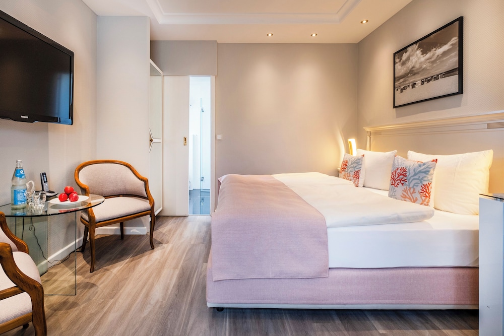 Standard Studio (250m from the beach) photo 3