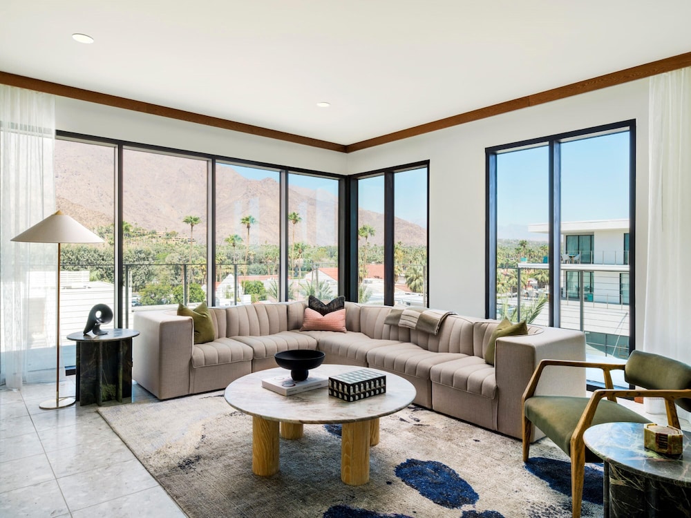 Suite (Las Palmas Upper Stories)