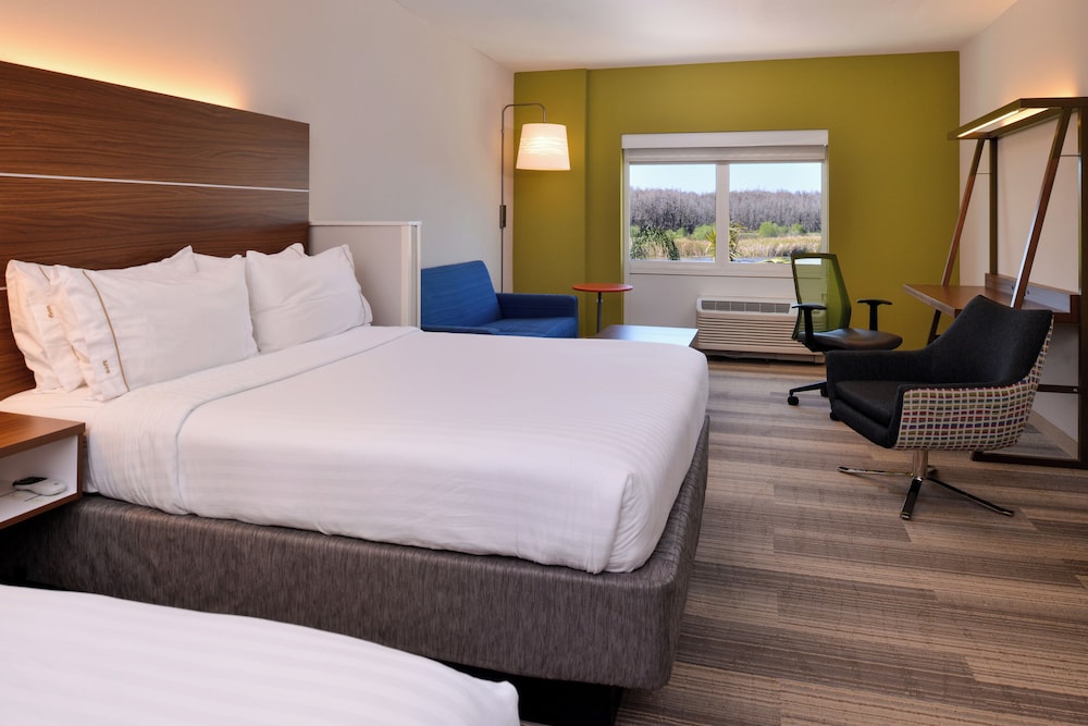 Standard Room, 2 Queen Beds, Lake View