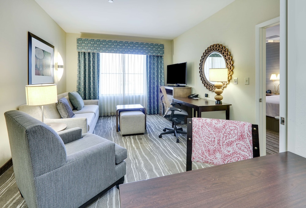 Suite, 2 Queens, Sofa Bed - Photo 3