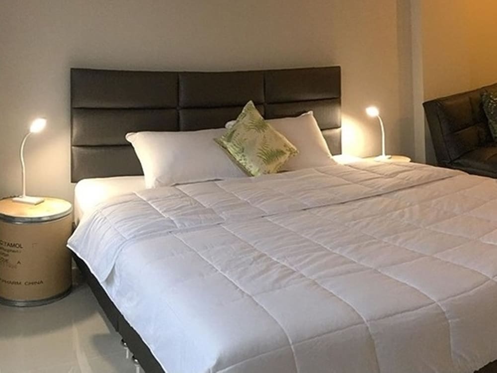 Basic Apartment, 1 King Bed with Sofa bed photo 3