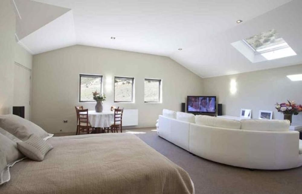 Coronet Apartment photo 1