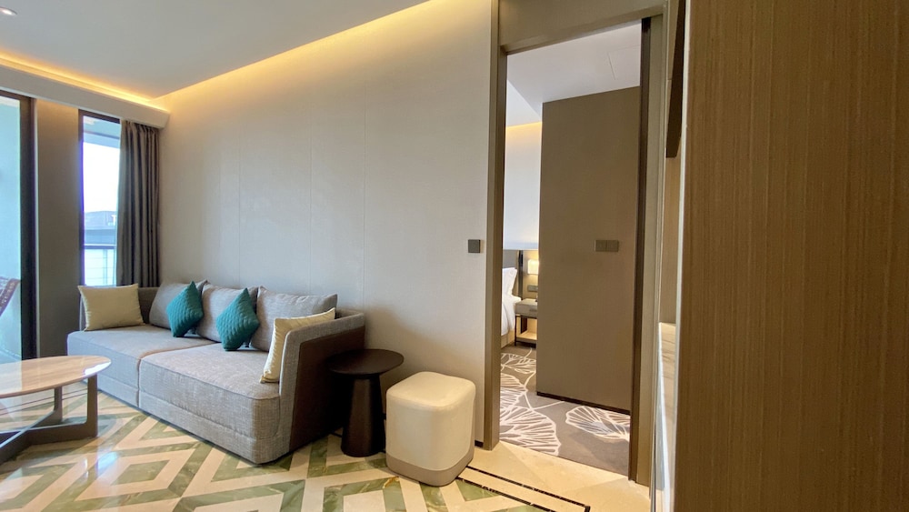 Suite, 1 King Bed, Lake View - Photo 1