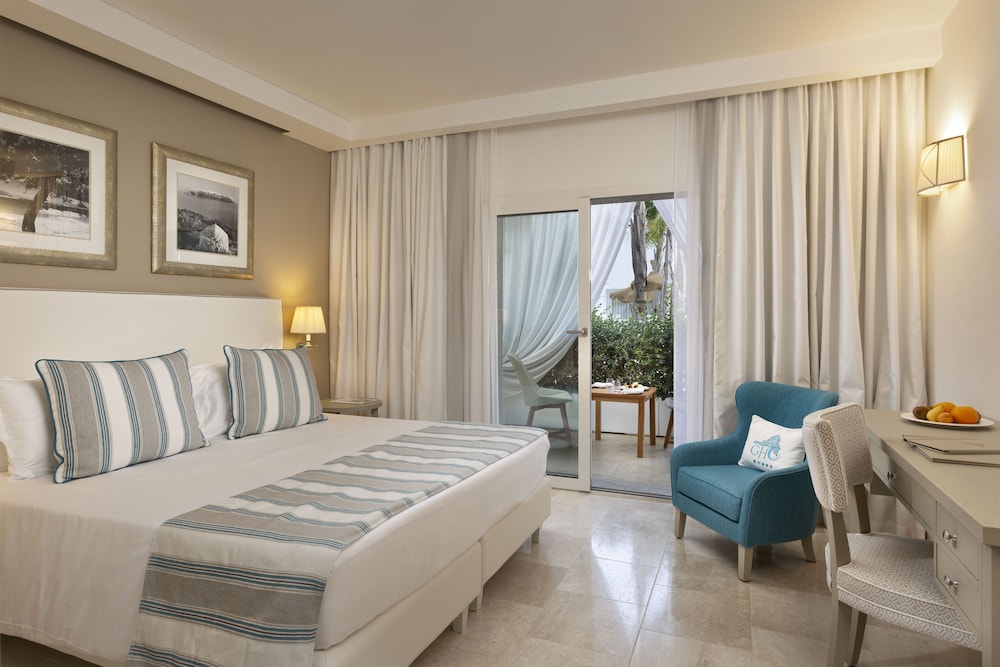 Superior Room, 1 Queen Bed, Pool View - Photo 1