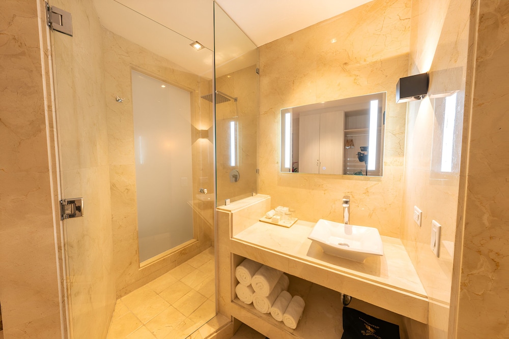 2 Double Beds, Cabana Room, Poolside Room - Photo 8