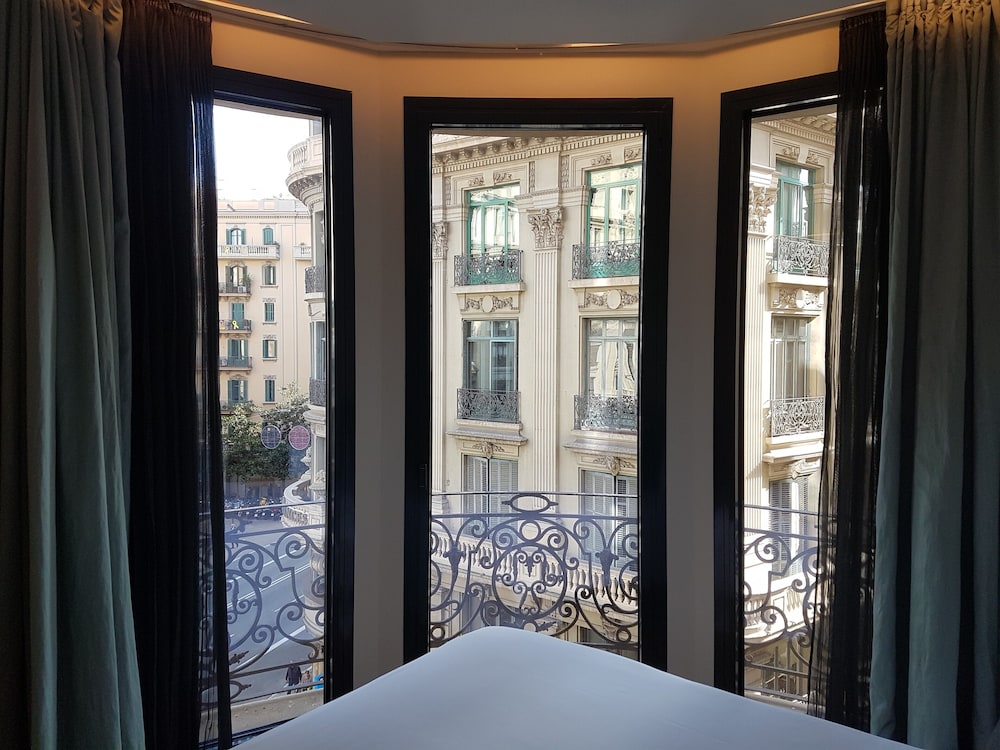 Available room thumbnail 6