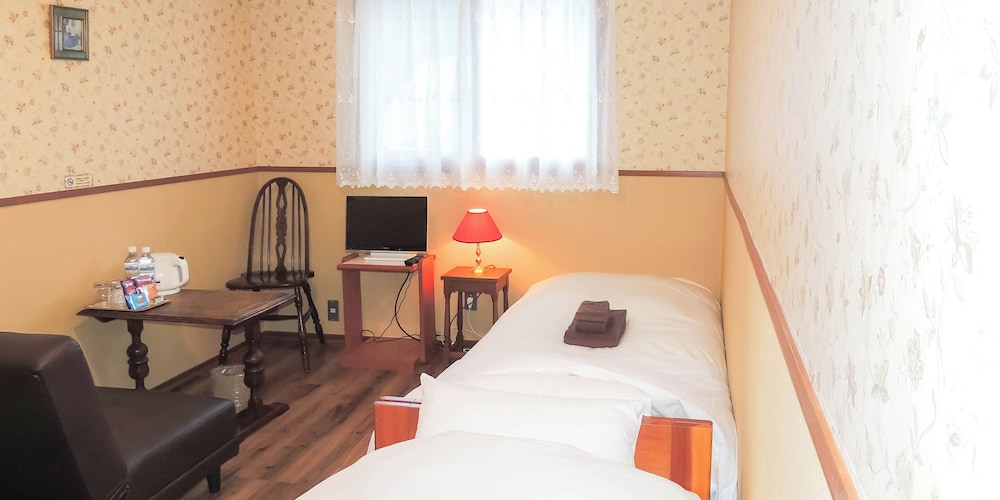 Western Twin Room With Shared Bathroom photo 1