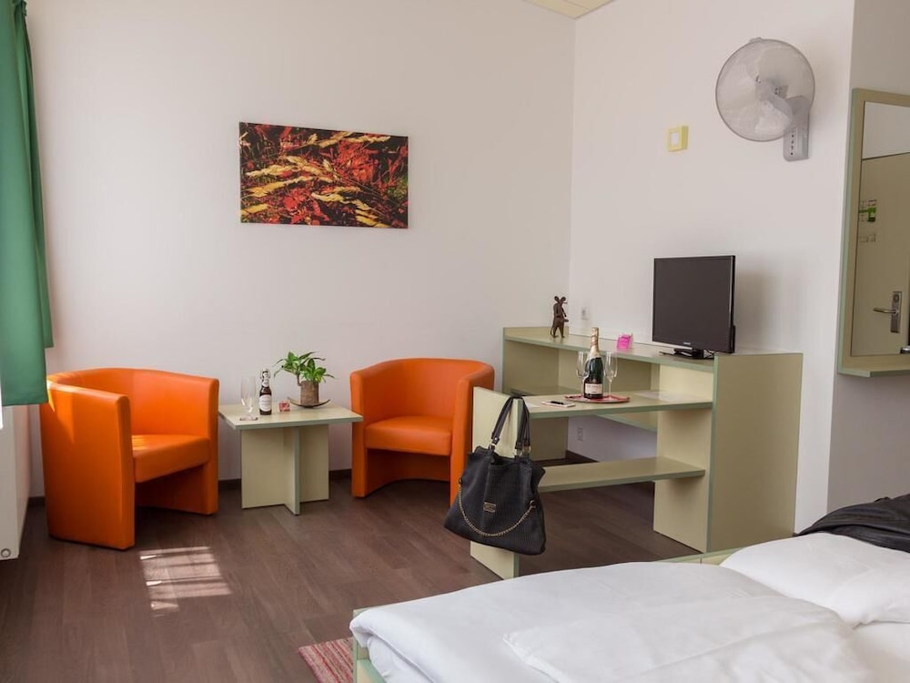 Double or Twin Room photo 3