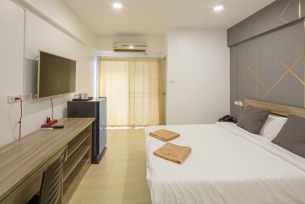Deluxe One Double Bed Room photo 2