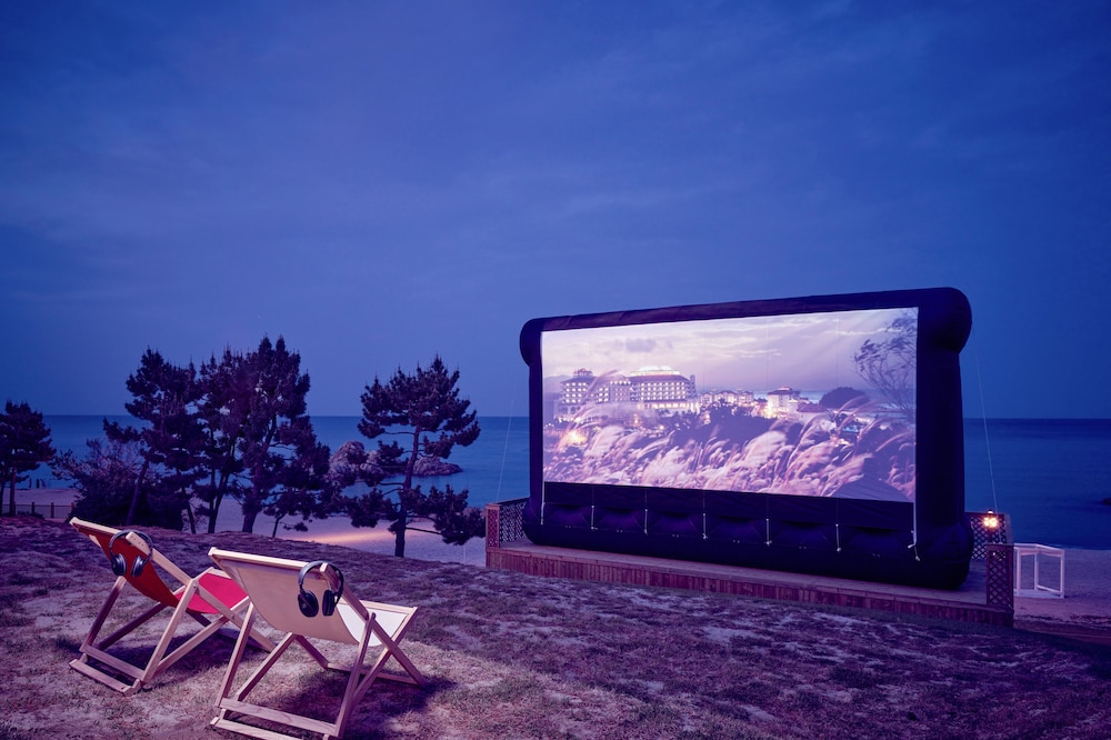 [Sunset Cinema] [Hotel] Superior(Clean, Standard, Family Twin) - Sunset Cinema For 2+1 Delivery