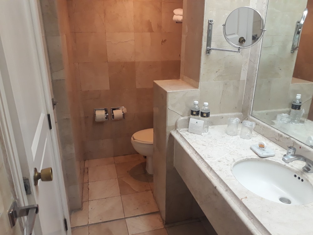 Standard Room, 2 Double Beds - Photo 5