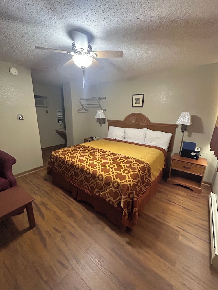 One King Bedroom photo 1