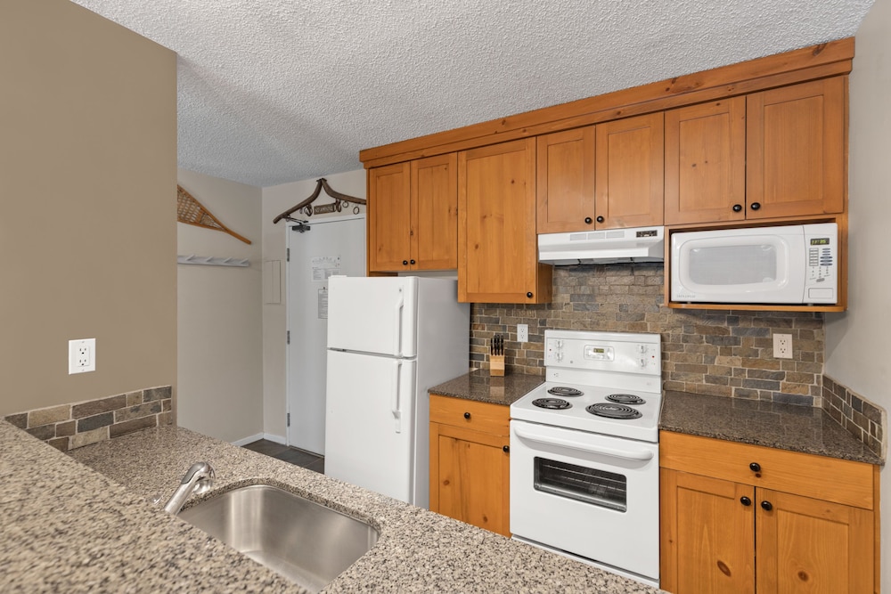 Suite, 2 Bedrooms - Photo 7