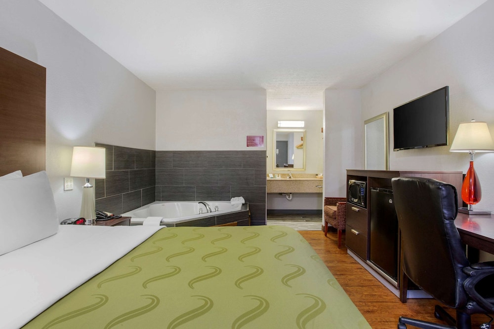 Suite, 1 King Bed, Non Smoking - Photo 4