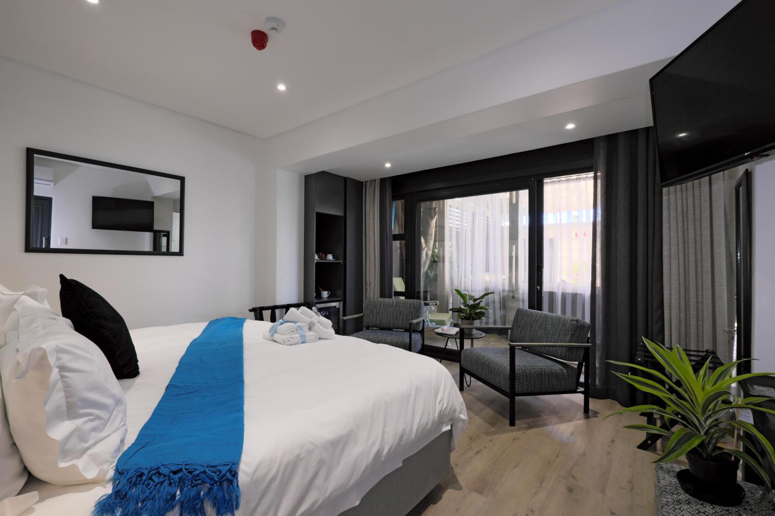 Double Room - Pool Side photo 1