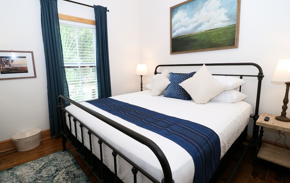 Windsor Cottage (Mills-Pound Cottages) Pet-Friendly