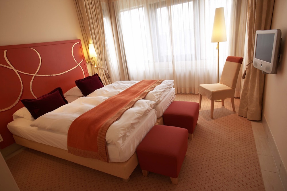 Standard Double or Twin Room photo 3