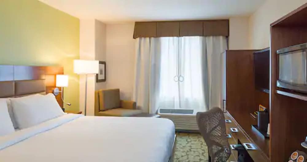 Deluxe Room, 1 Queen Bed, Non Smoking
