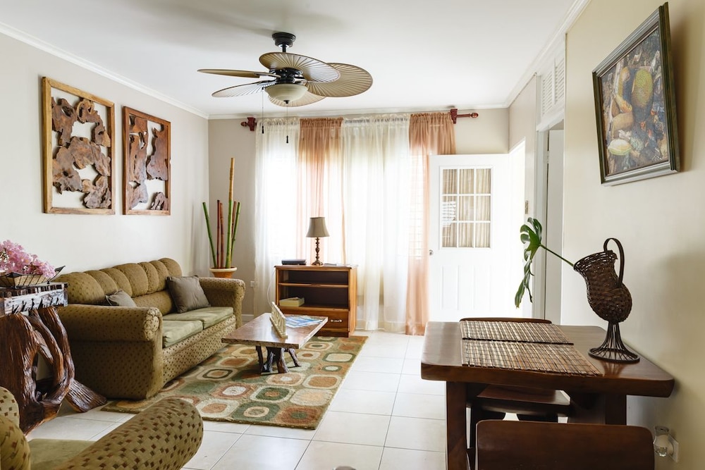 Premium Apartment, 1 Queen Bed, Kitchen, Mountain View