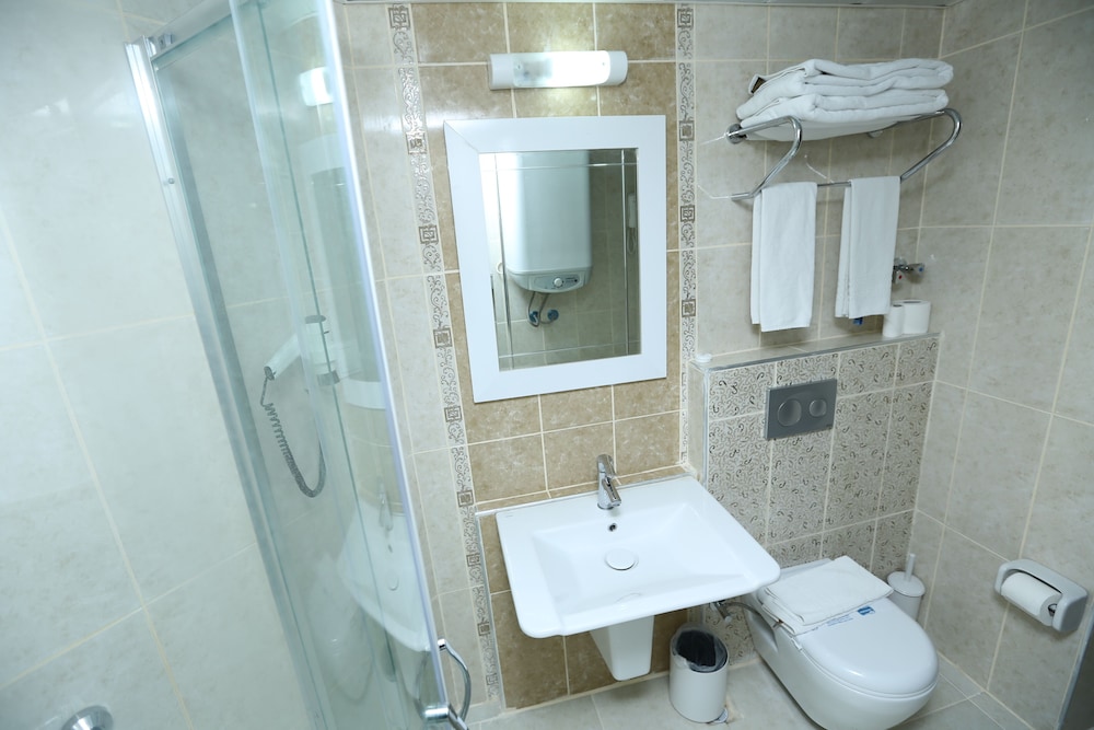 Standard Twin Room, Partial Sea View photo 3