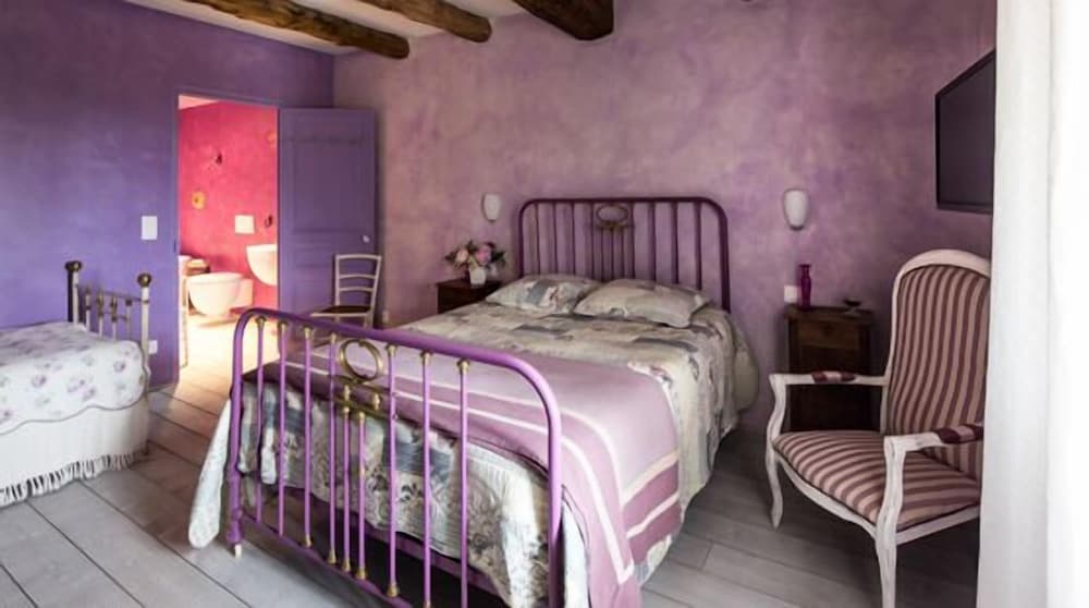 Triple Room (Mauve) photo 1