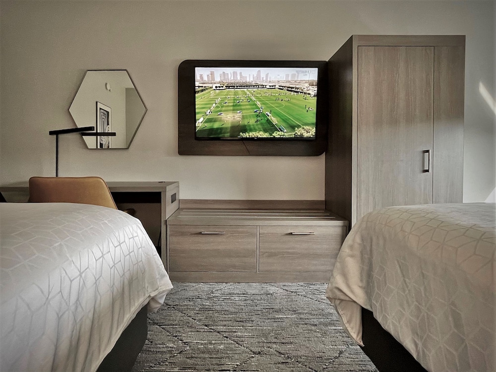 Standard Room, 2 Queen Beds - Photo 1