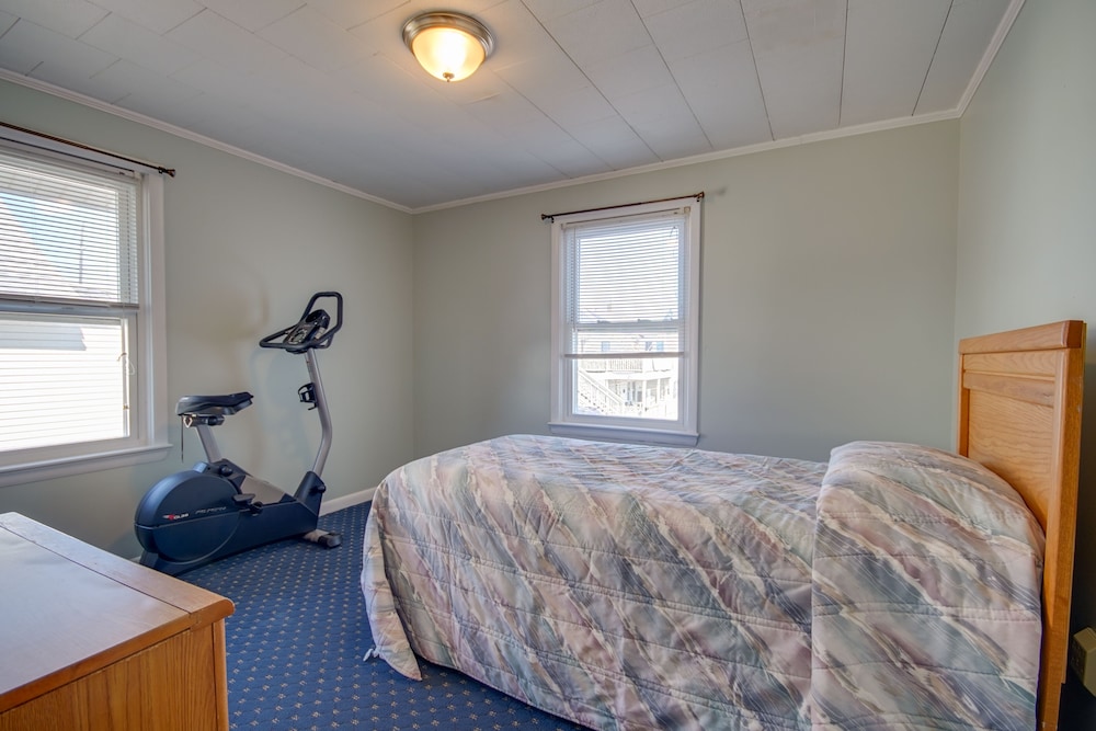 Apartment, 2 Bedrooms, Poolside - Photo 7