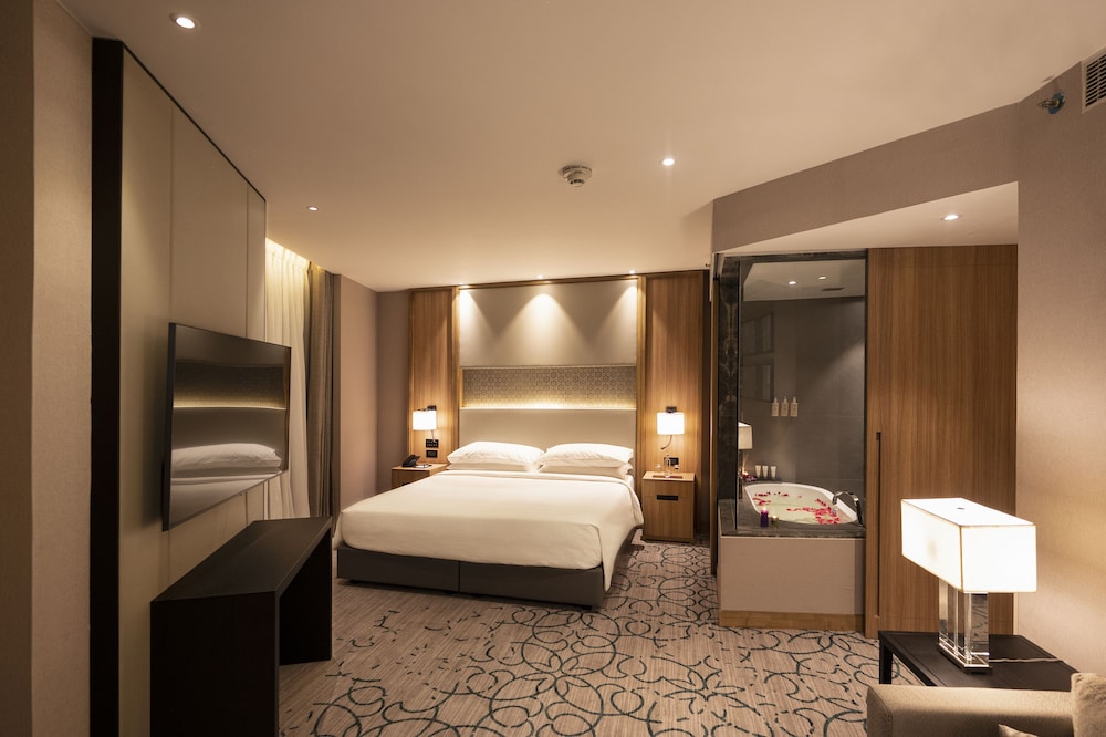 Studio Suite - Photo 1