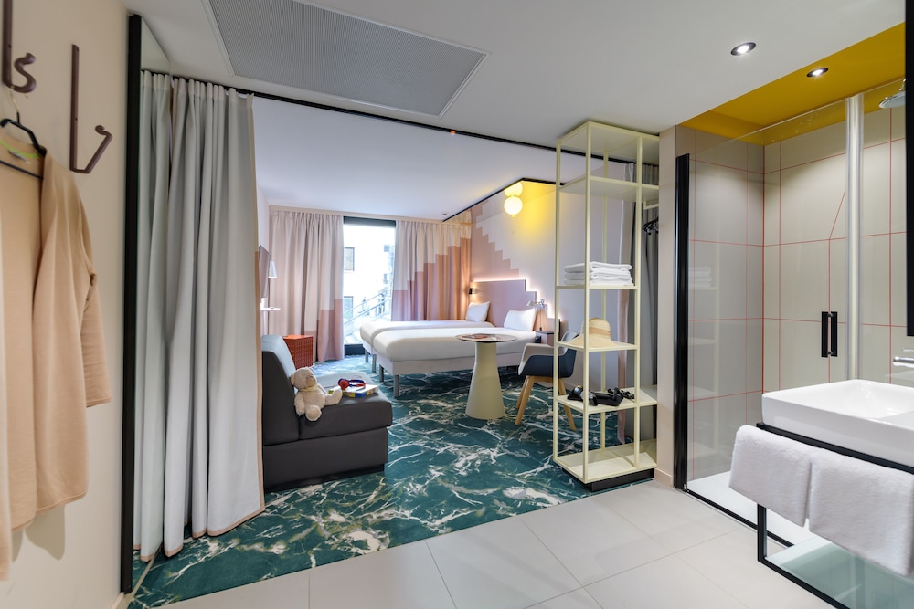 Standard Room, 3 Twin Beds photo 2