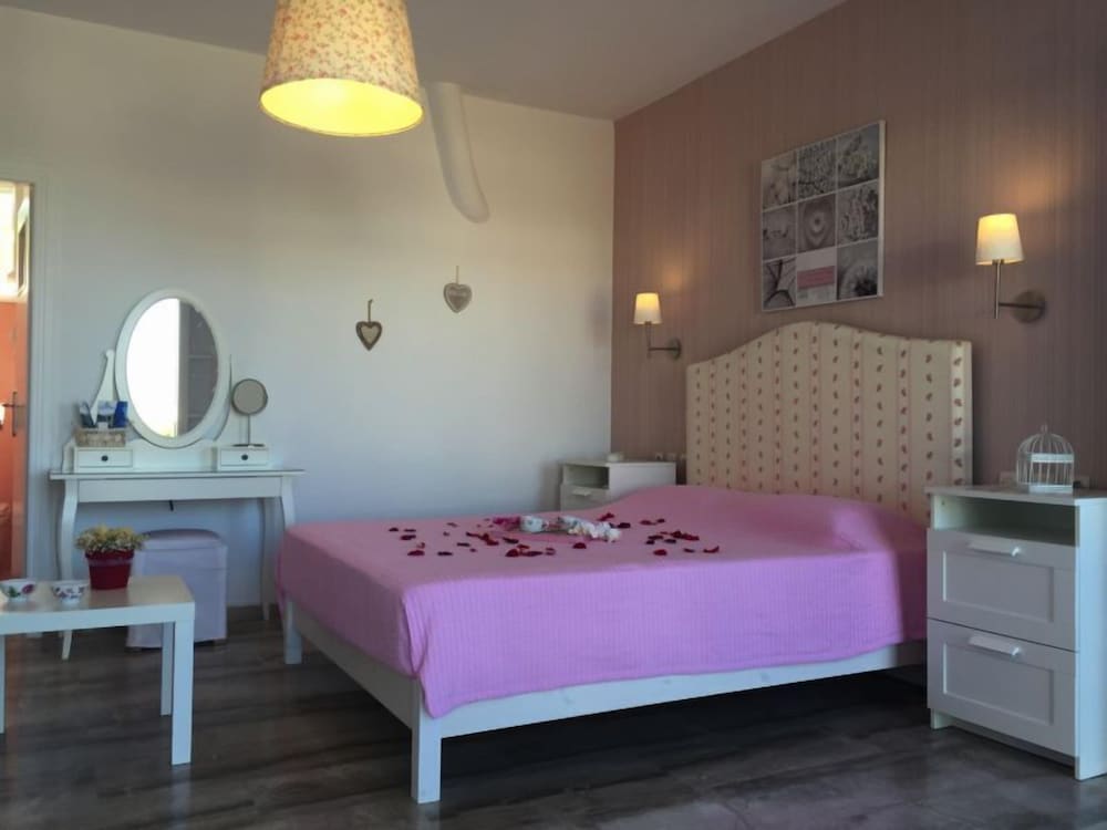 Studio (2 Adults)