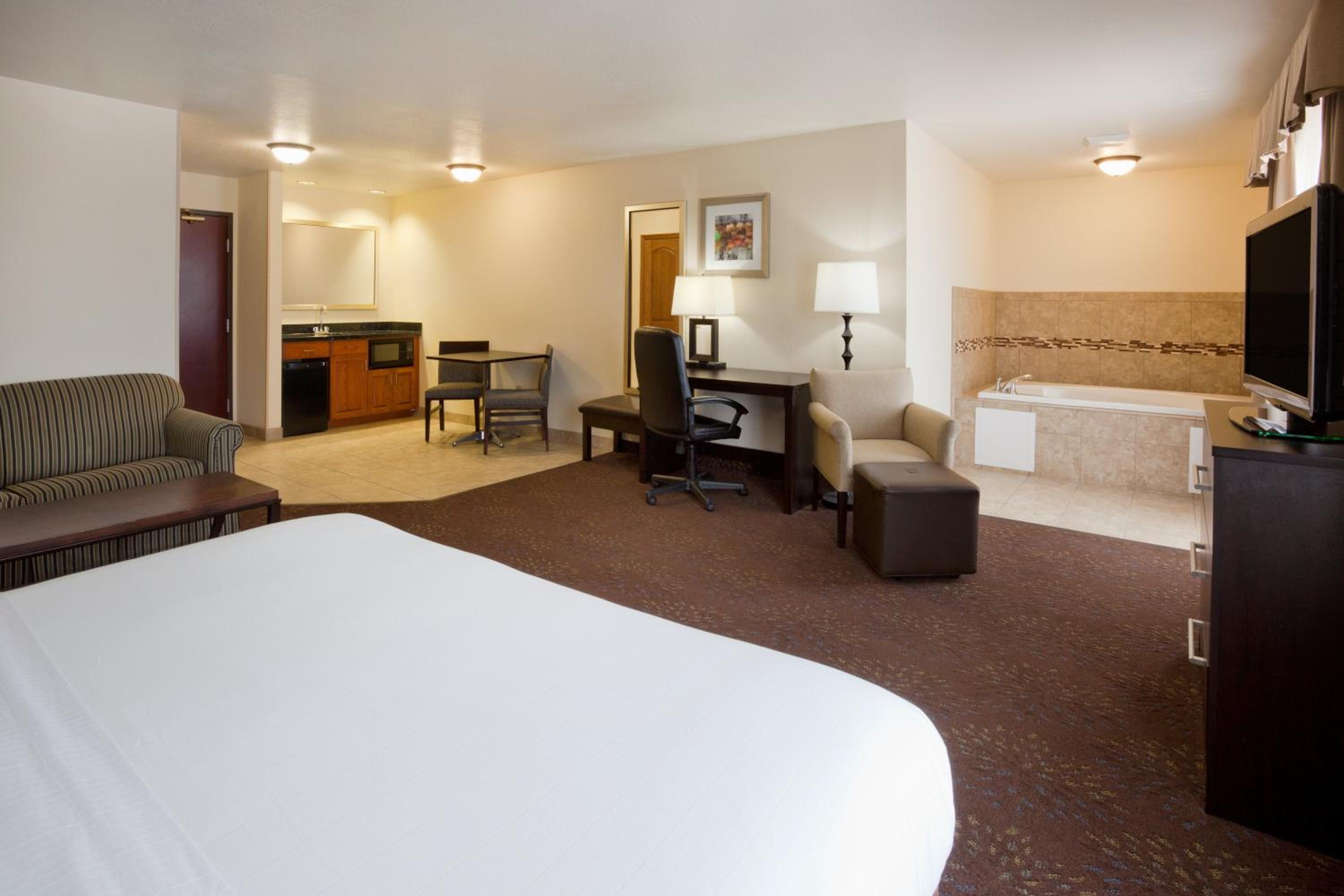 King Suite with Spa Bath photo 1