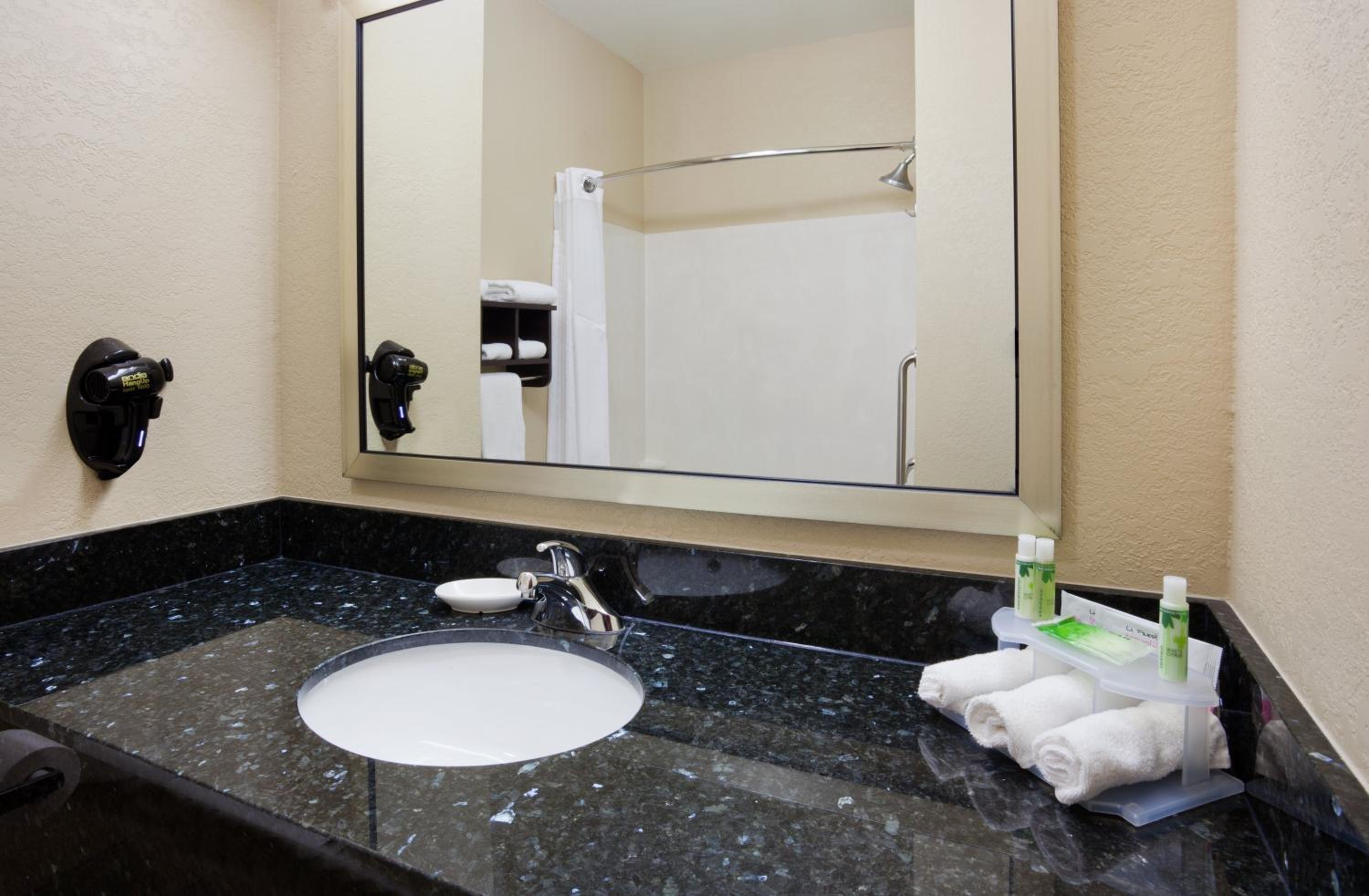 King Suite - Photo 2