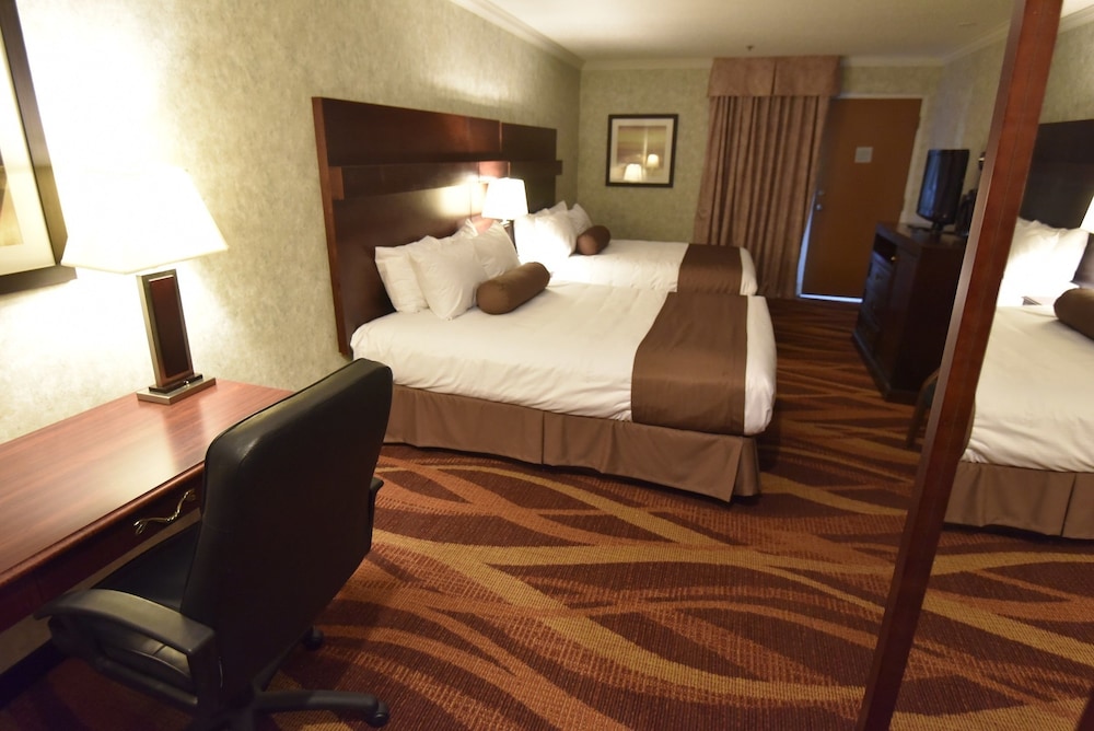Standard Room, 2 Queen Beds, Non Smoking