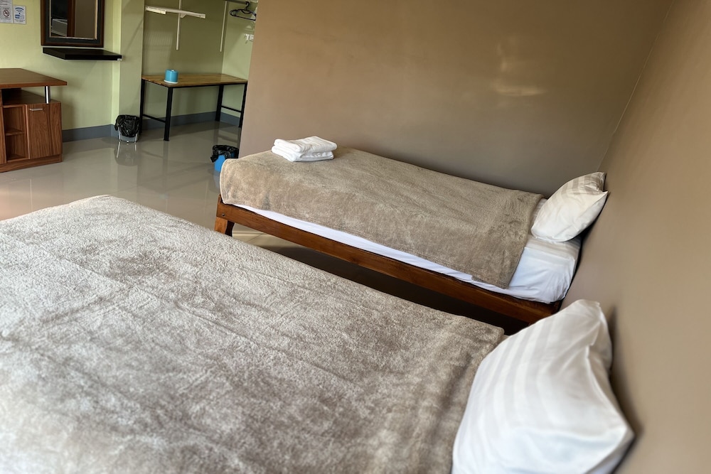 Deluxe Twin Room - Photo 13